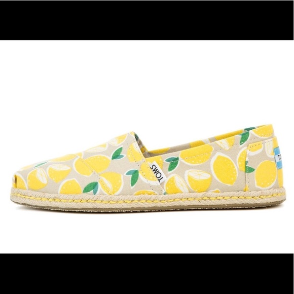 Toms Shoes - SALE🆕TOMS YELLOW LEMON PRINT ESPADRILLE  (Sz 6)